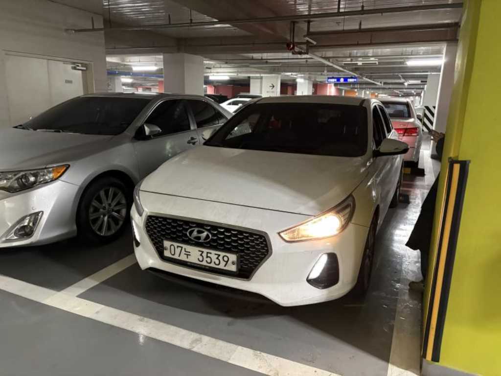 HYUNDAI i30 2018 Blanco - Importación desde Corea - HF Imports Iquique - Foto 1