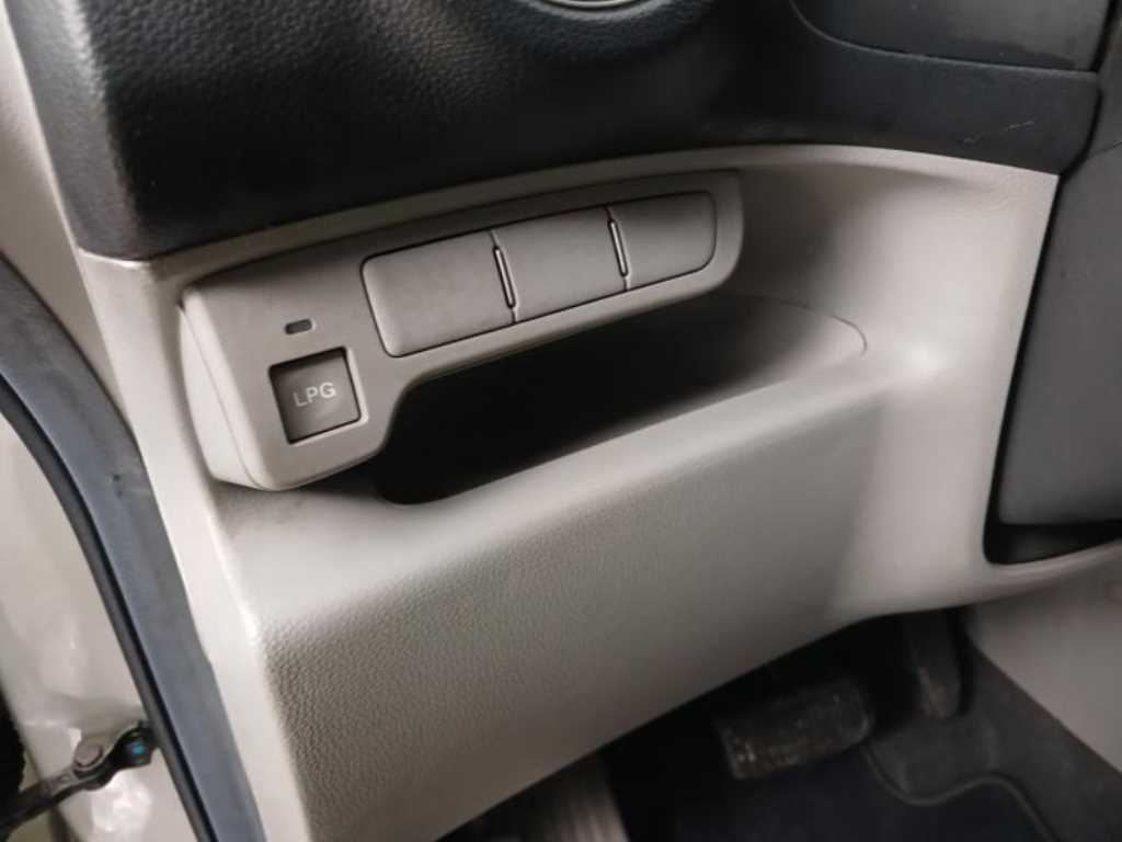 KIA Carens - Vista 12