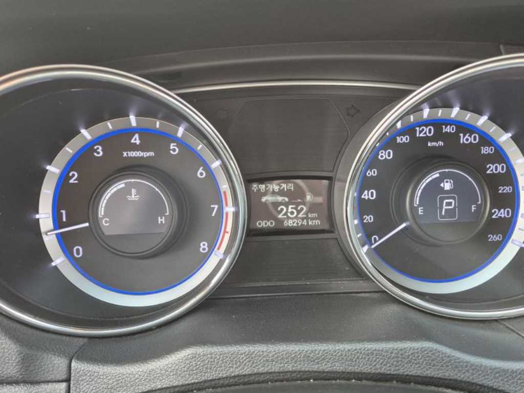 HYUNDAI Sonata - Vista 12