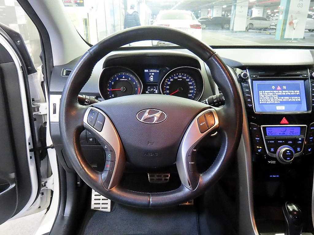 HYUNDAI i30 - Vista 8