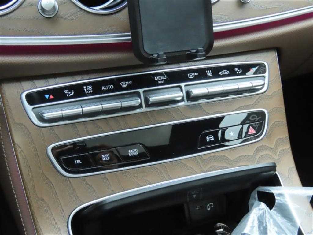 Mercedes Benz E class - Vista 7