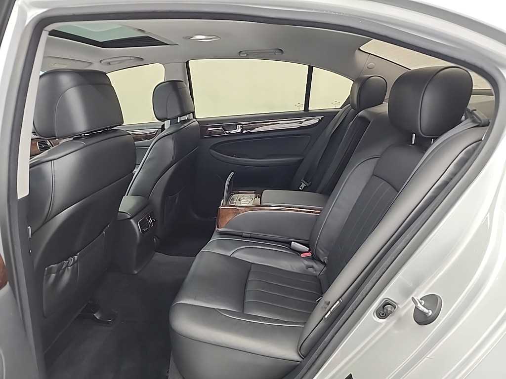 HYUNDAI Genesis - Vista 12