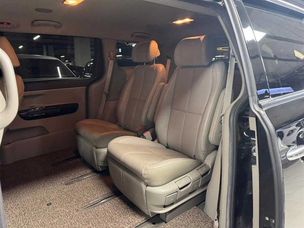 KIA Carnival - Vista 7