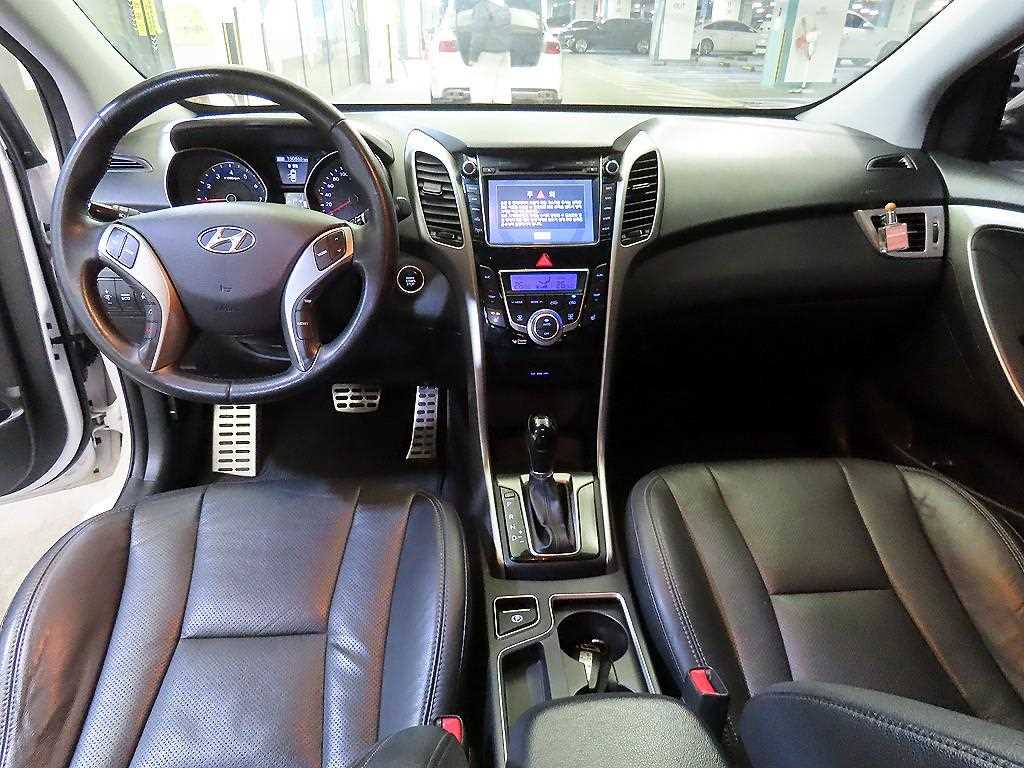 HYUNDAI i30 - Vista 10