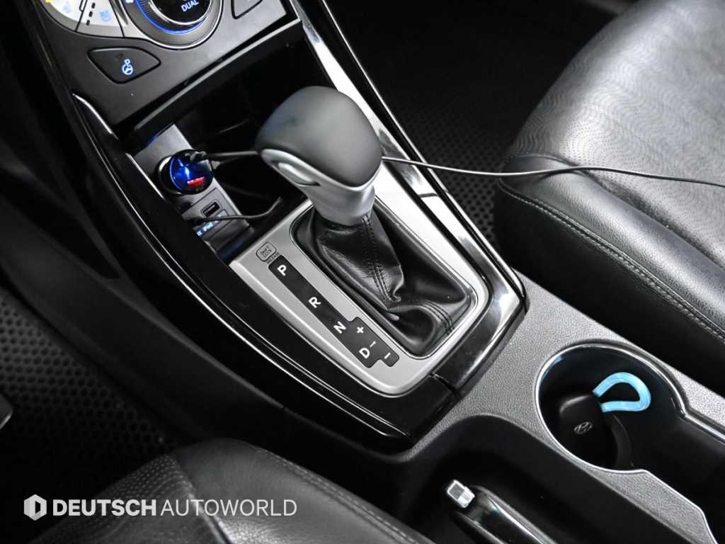 HYUNDAI Avante - Vista 9