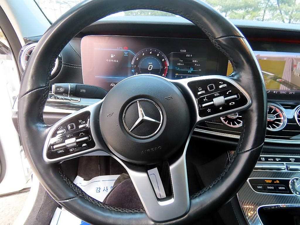 Mercedes Benz E class - Vista 8