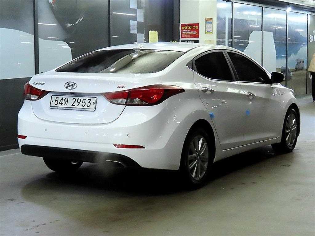 HYUNDAI Avante - Vista 4