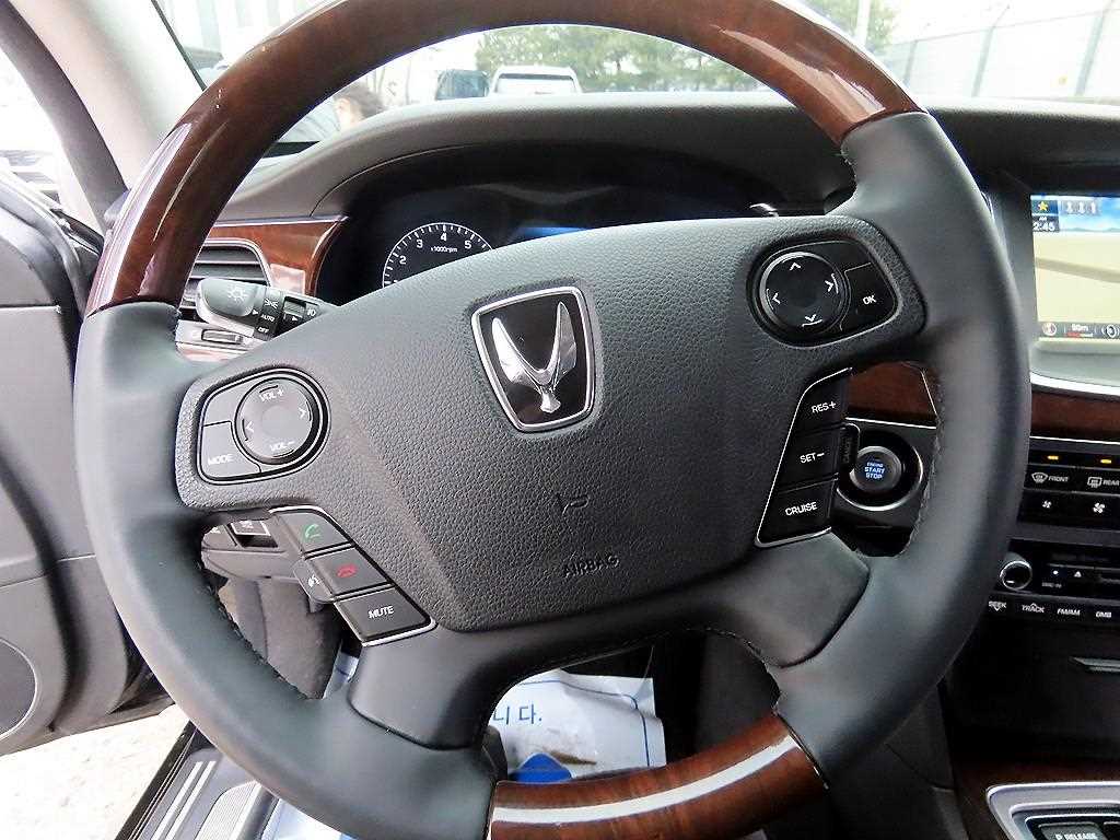 HYUNDAI Equus - Vista 8
