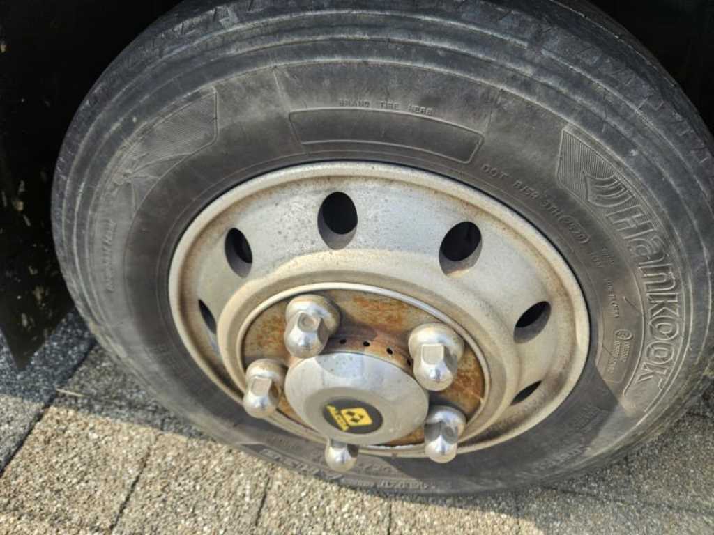 medium and large bus Hyundai bus - Vista 5