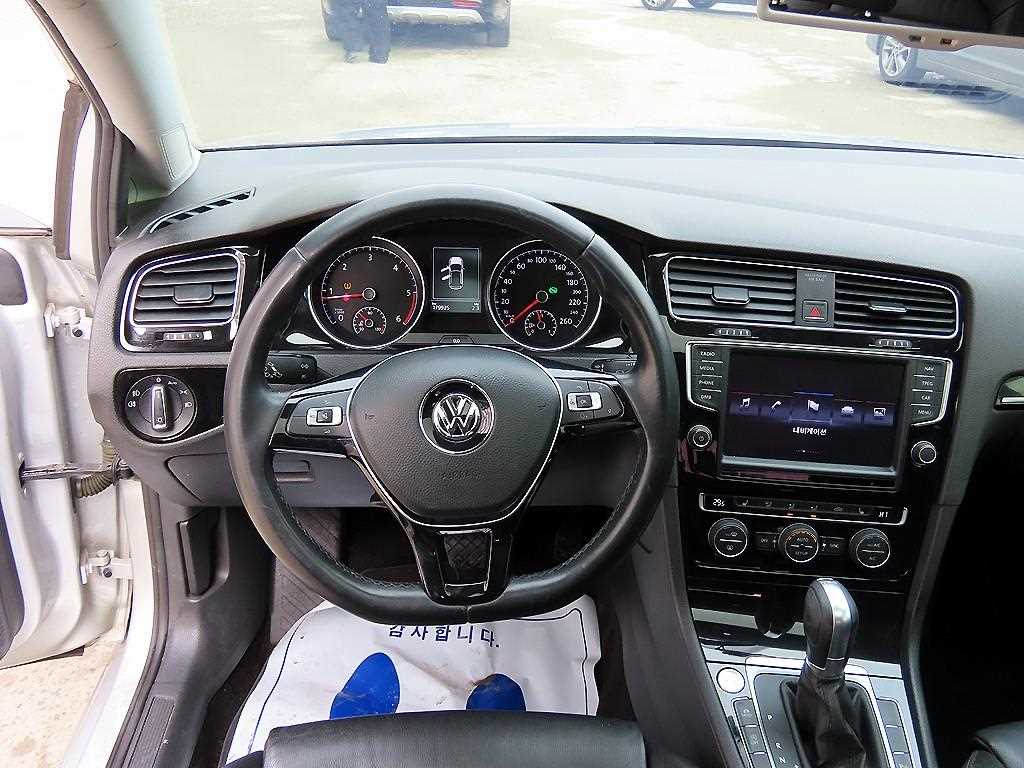 Volkswagen Golf - Vista 8