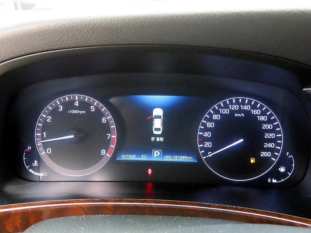 HYUNDAI Equus - Vista 9