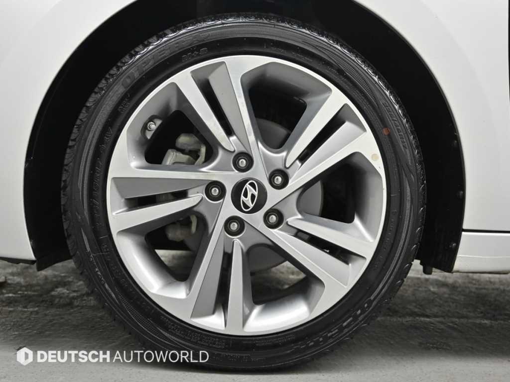 HYUNDAI Avante - Vista 5