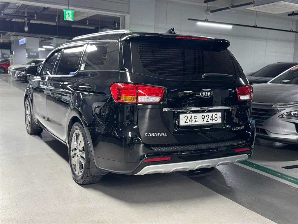 KIA Carnival - Vista 4