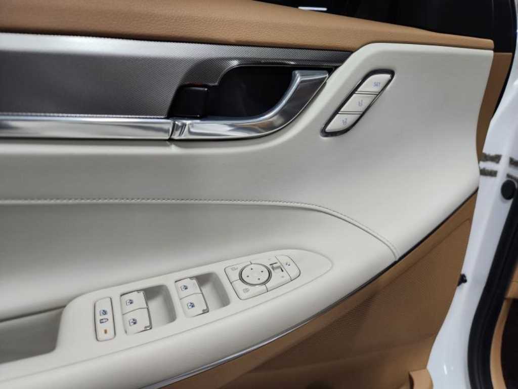 HYUNDAI Grandeur - Vista 12