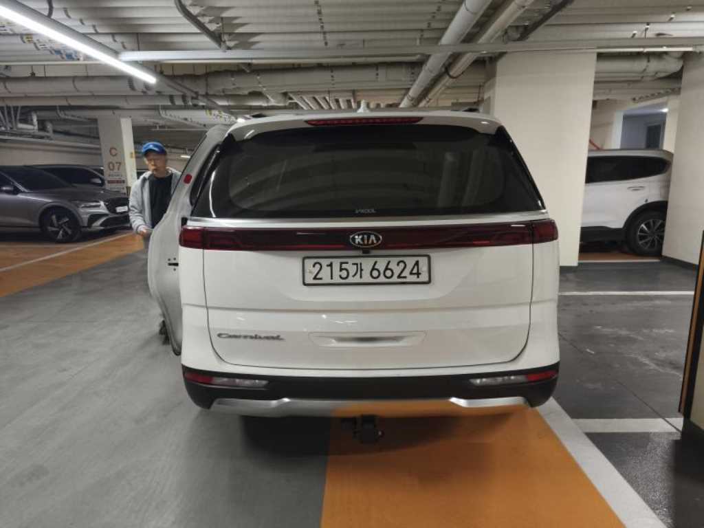 KIA Carnival - Vista 2