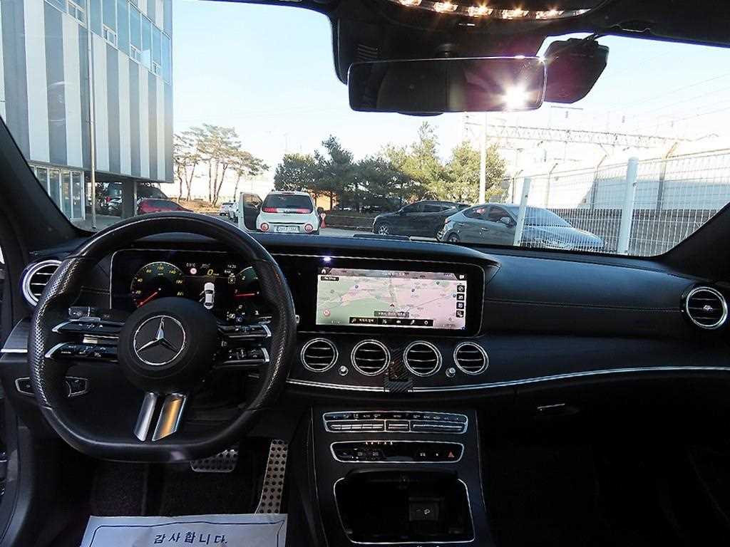 Mercedes Benz E class - Vista 7