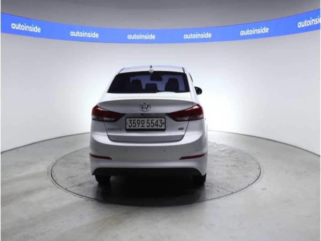 HYUNDAI Avante - Vista 4