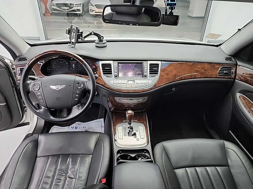 HYUNDAI Genesis - Vista 7