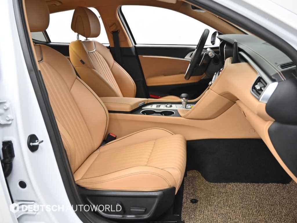 Genesis G70 - Vista 10