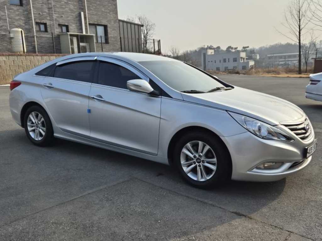 HYUNDAI Sonata - Vista 3