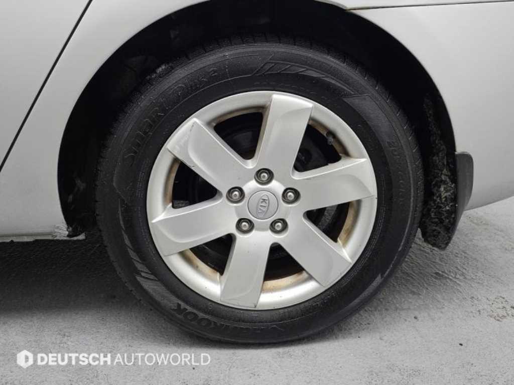 KIA Carens - Vista 5