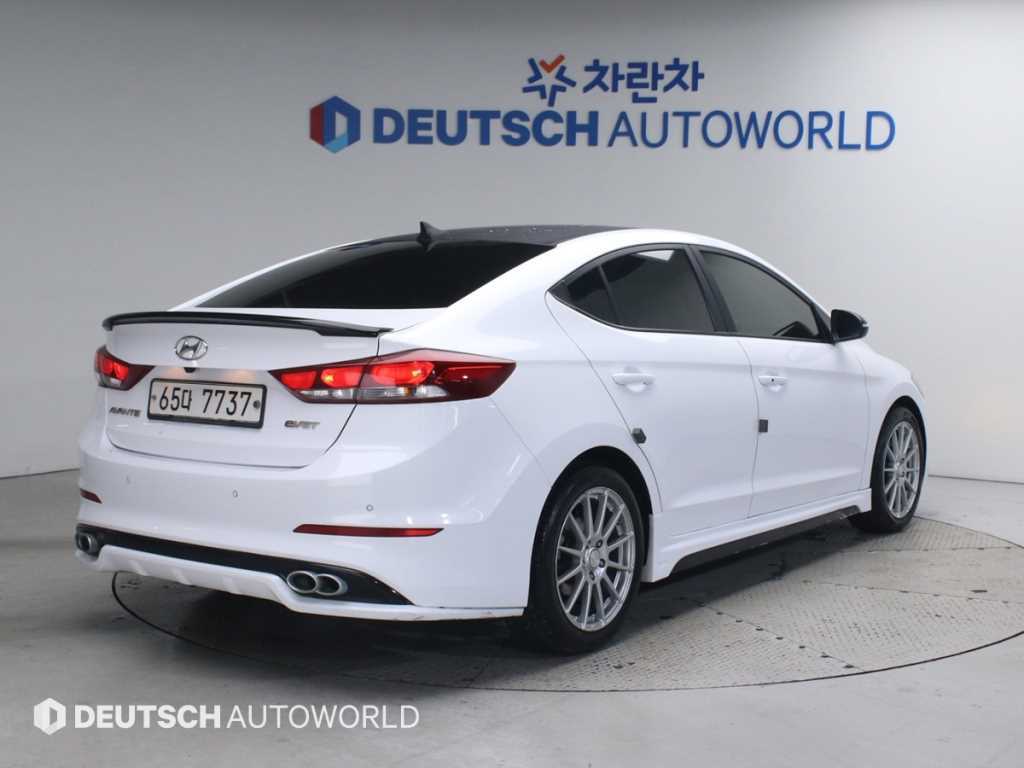 HYUNDAI Avante - Vista 2