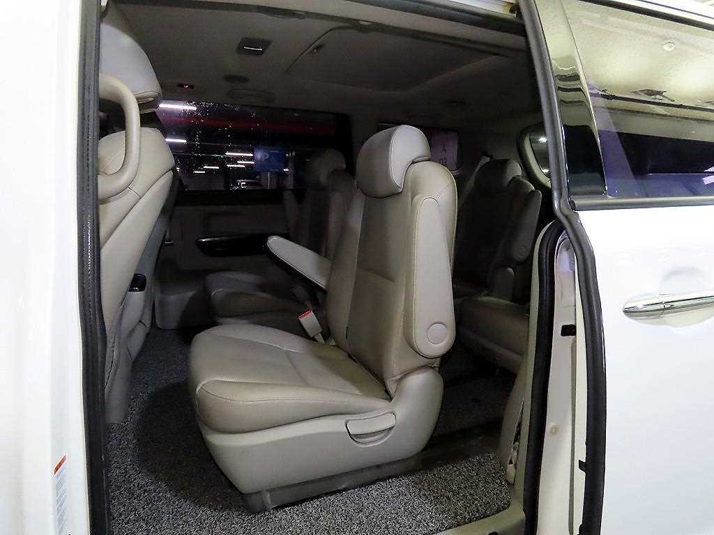KIA Carnival - Vista 7