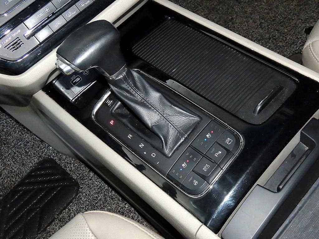 KIA Carnival - Vista 12