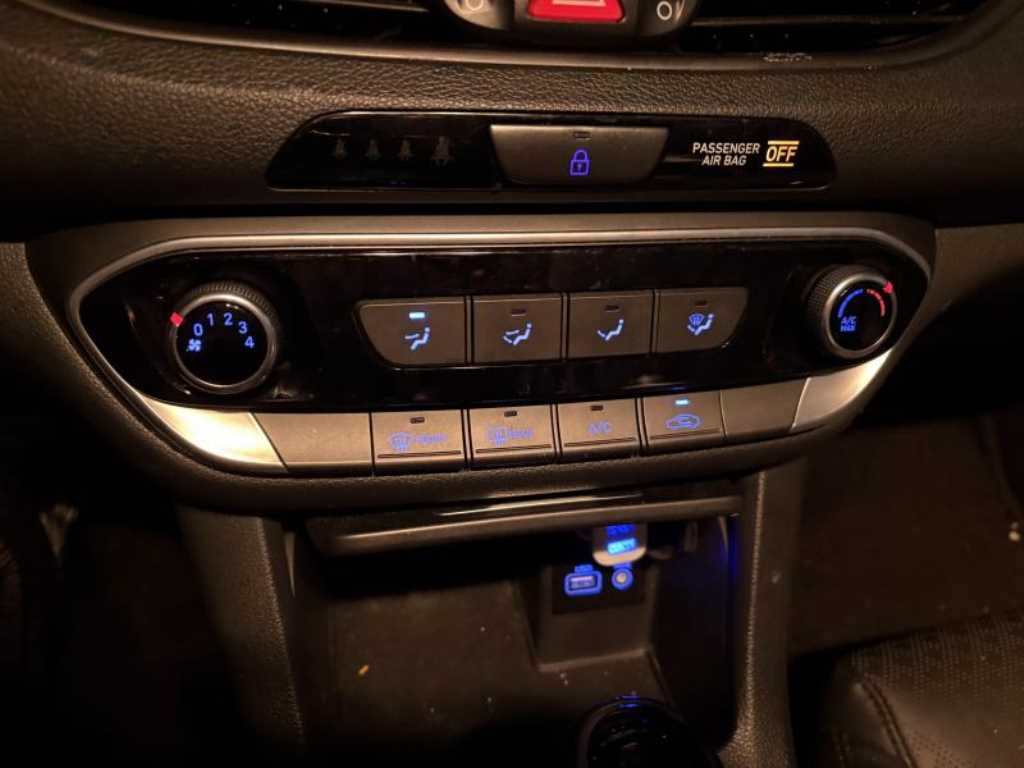 HYUNDAI i30 2018 Blanco - Importación desde Corea - HF Imports Iquique - Foto 13