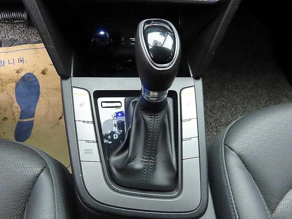 HYUNDAI Avante - Vista 10