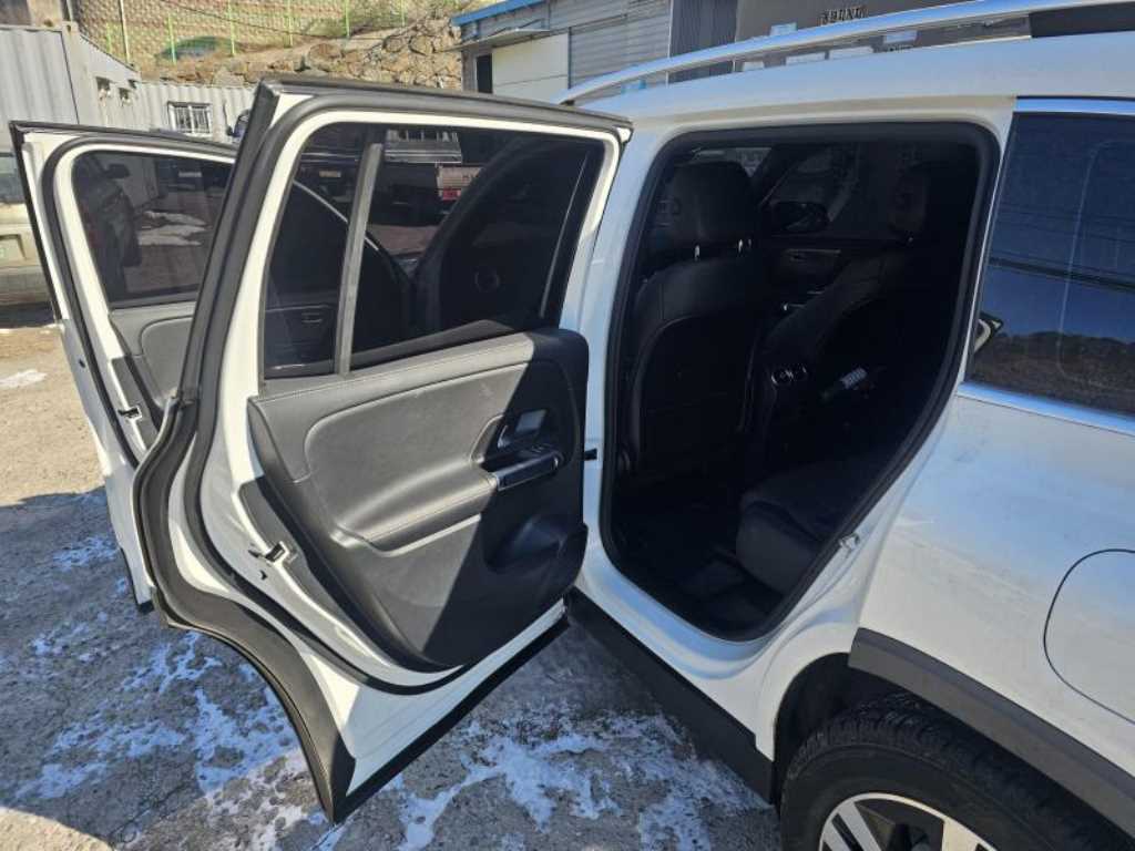 Mercedes Benz GLB Class - Vista 9