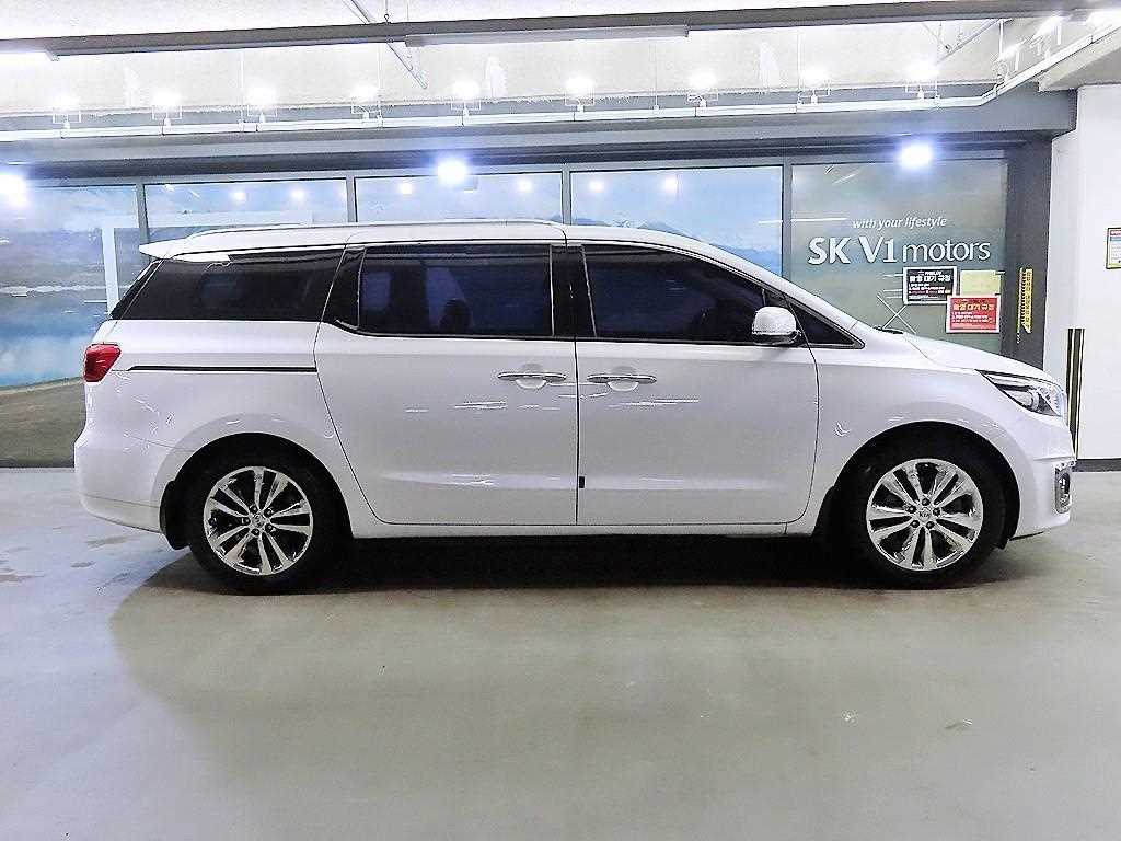 KIA Carnival - Vista 3
