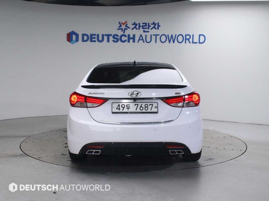 HYUNDAI Avante - Vista 4