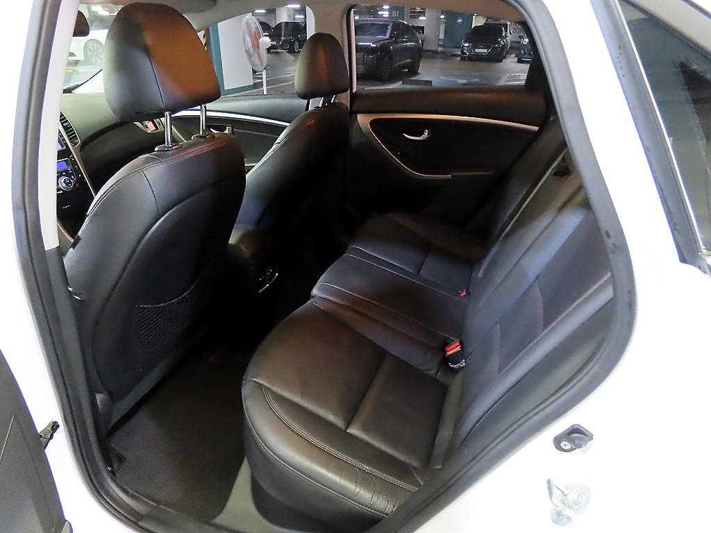 HYUNDAI i30 - Vista 7