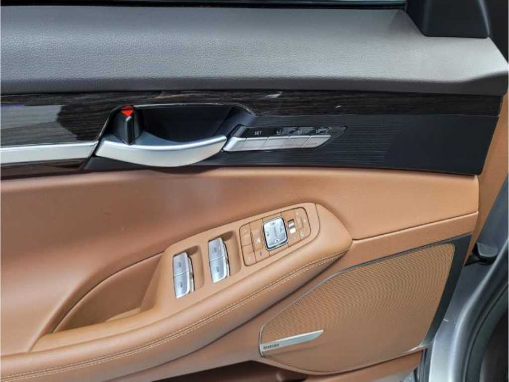 Genesis G90 - Vista 7