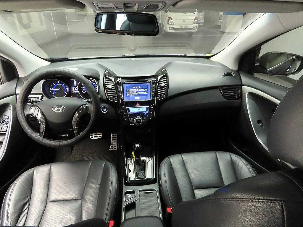 HYUNDAI i30 - Vista 8