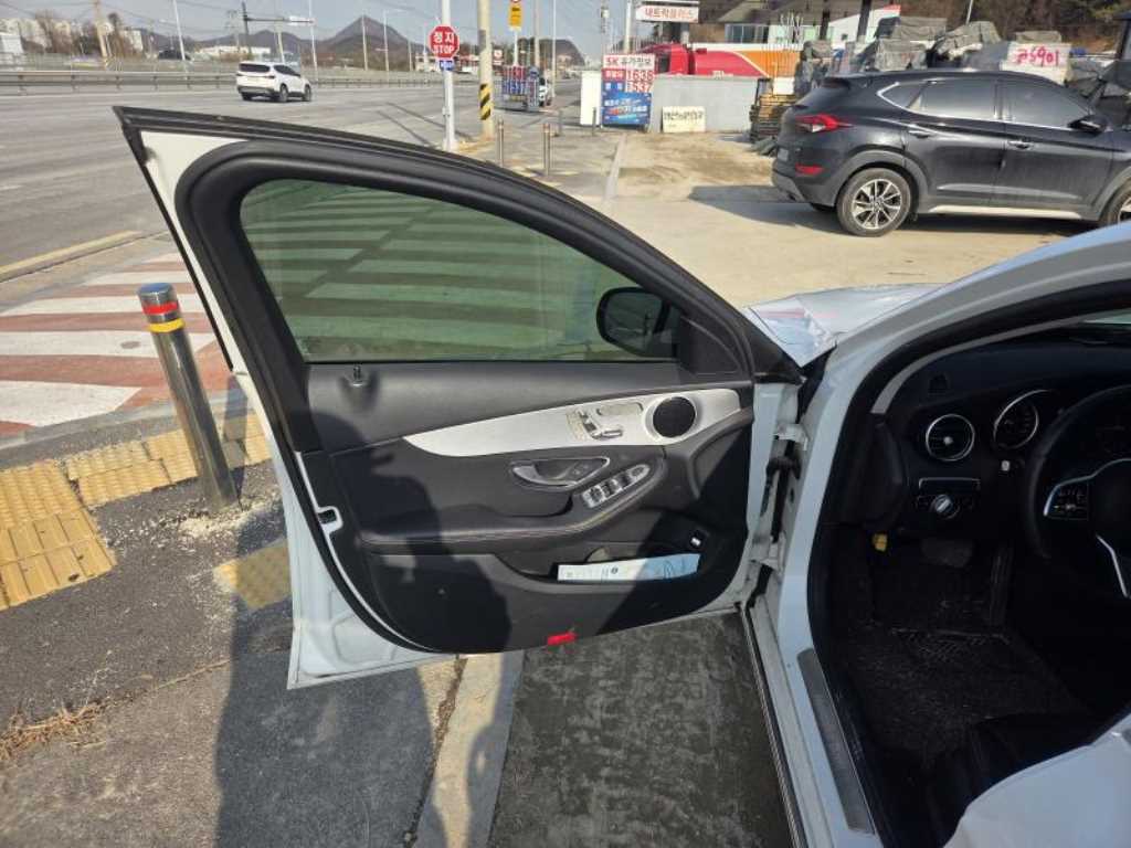 Mercedes Benz C Class - Vista 9