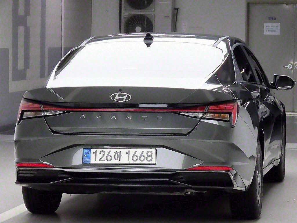 HYUNDAI Avante - Vista 4