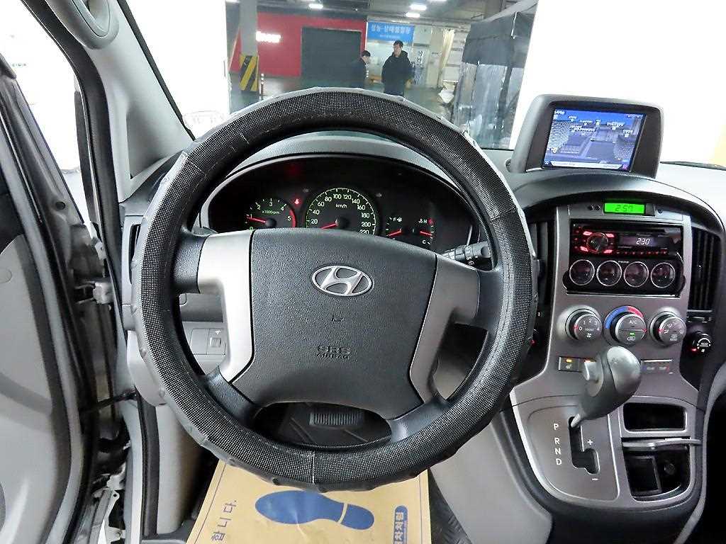 HYUNDAI Starex - Vista 9