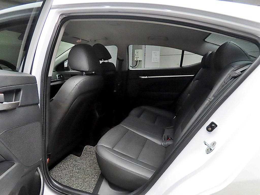 HYUNDAI Avante - Vista 6