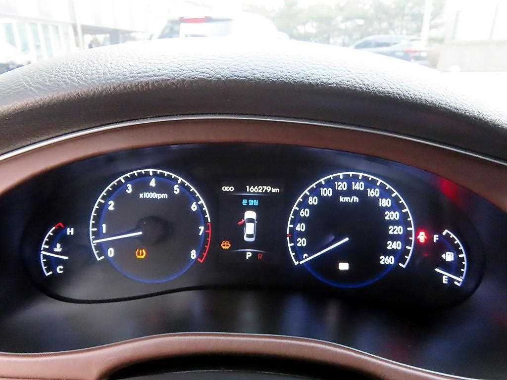 HYUNDAI Genesis - Vista 9