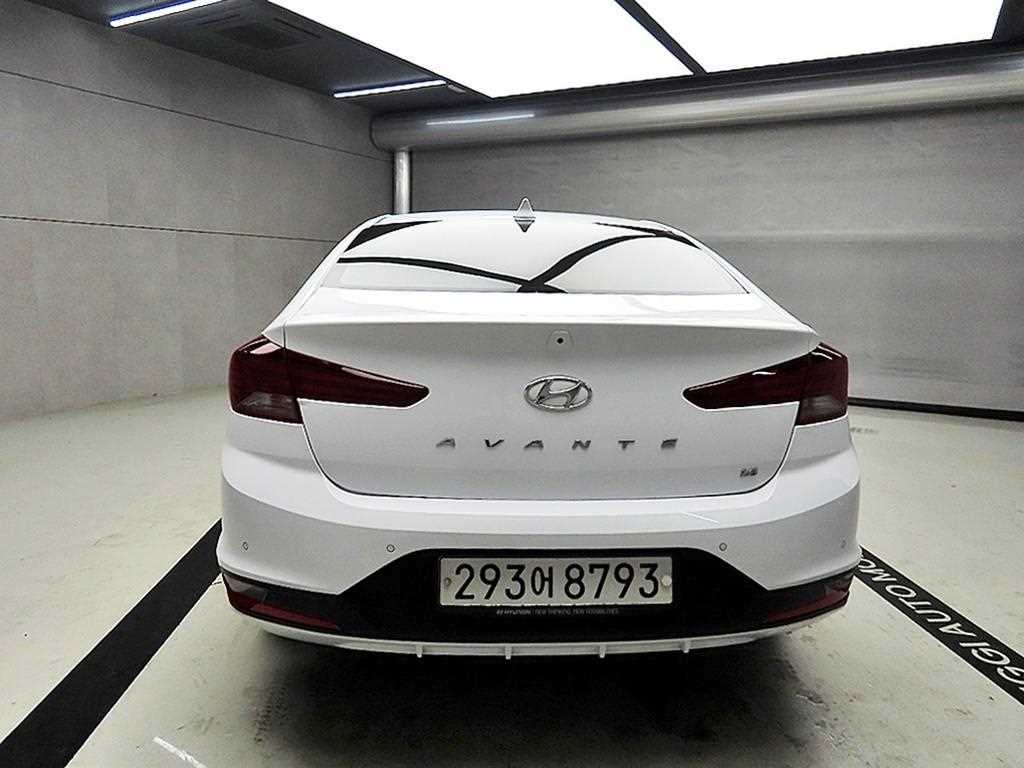 HYUNDAI Avante - Vista 3