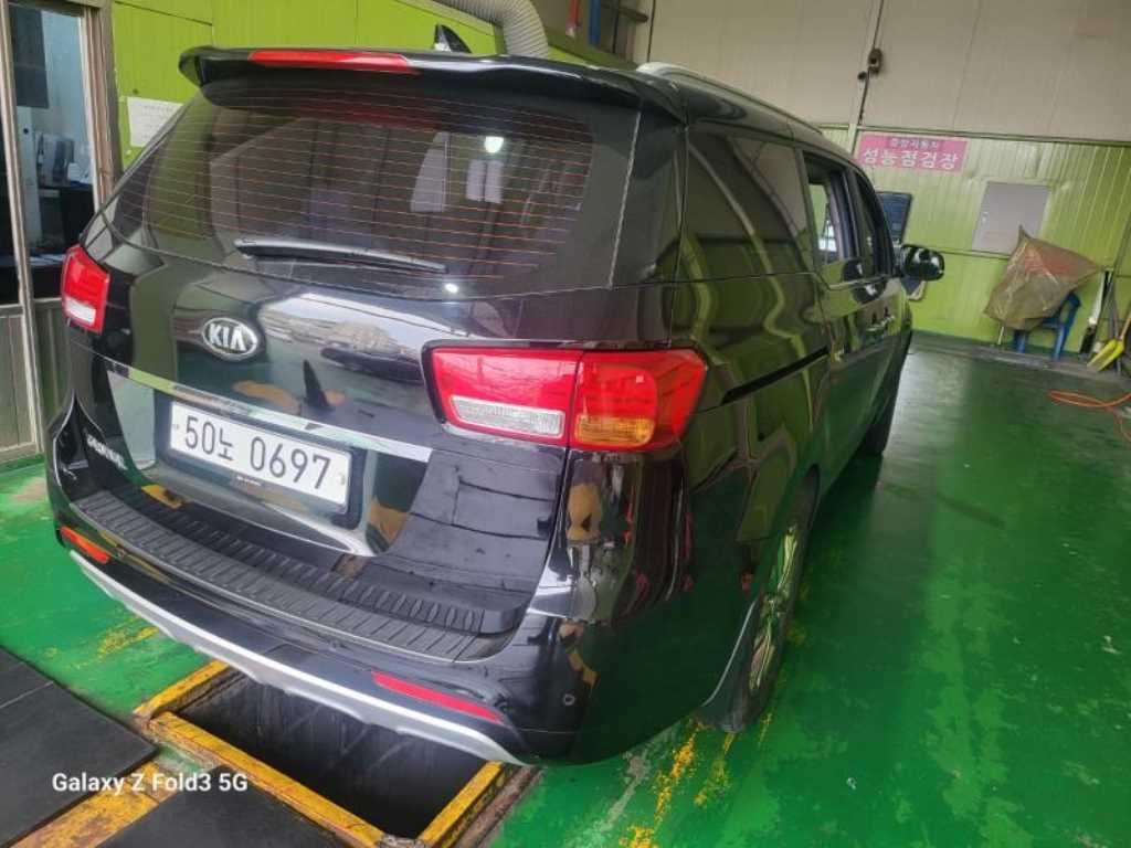 KIA Carnival - Vista 3