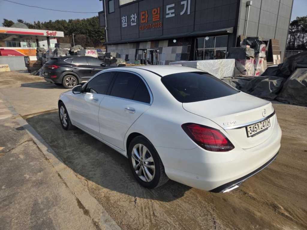 Mercedes Benz C Class - Vista 4