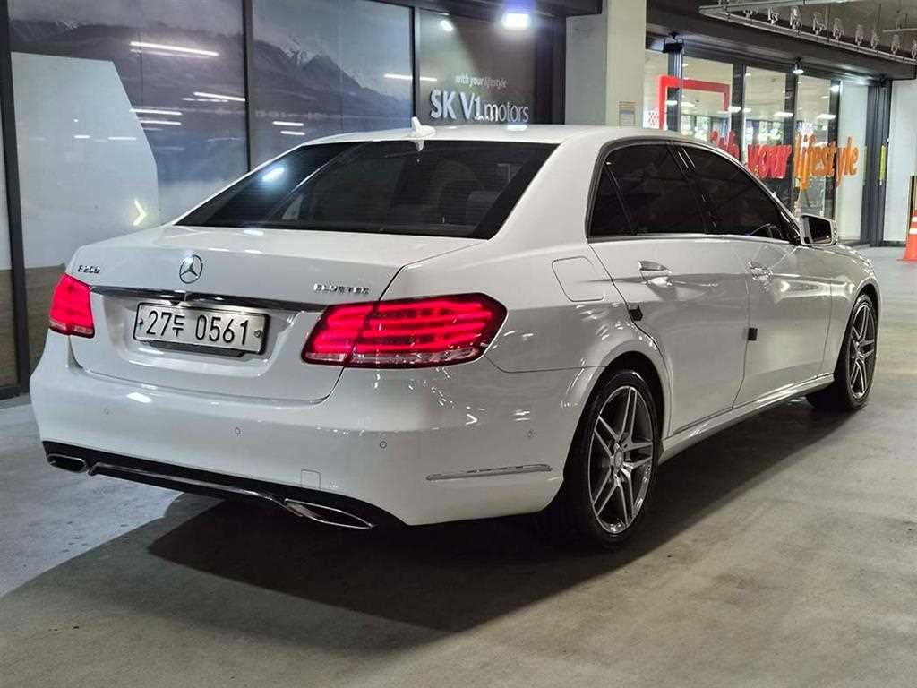 Mercedes Benz E class - Vista 4