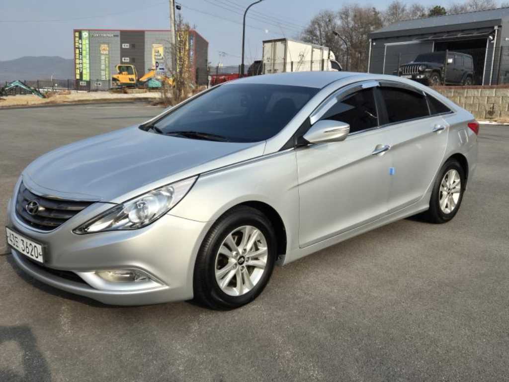 HYUNDAI Sonata - Vista 2