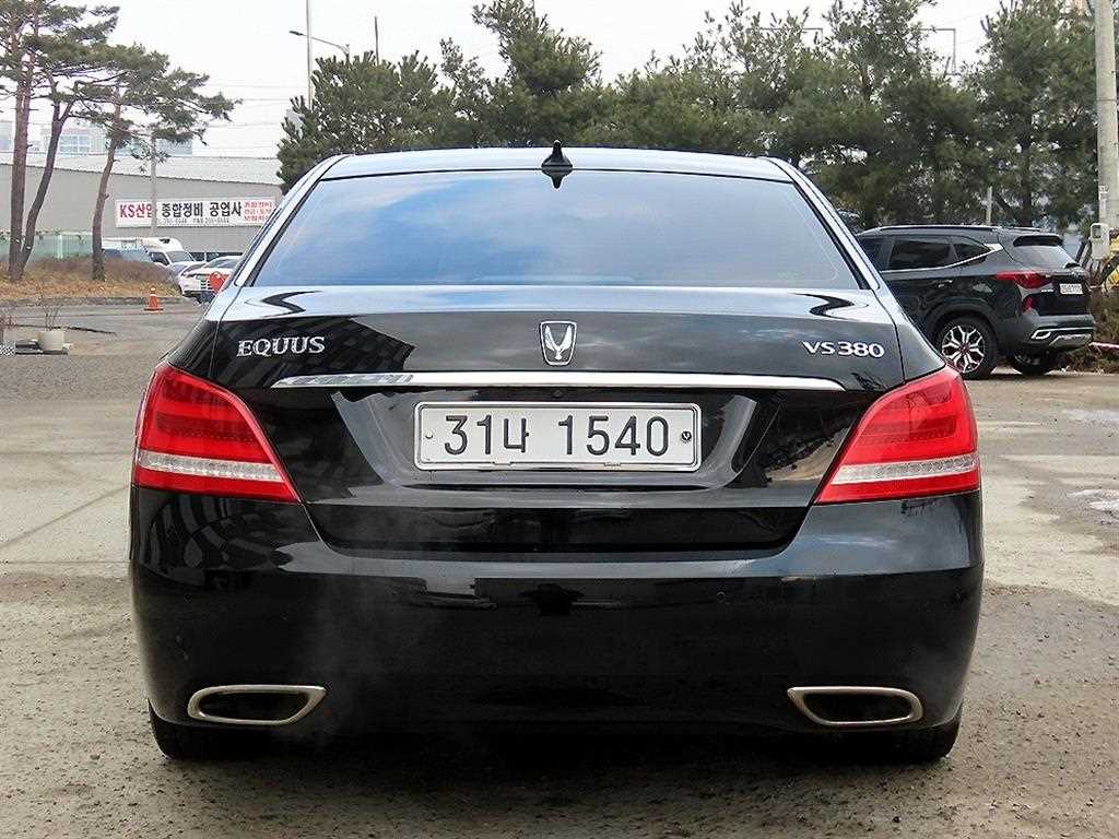 HYUNDAI Equus - Vista 4