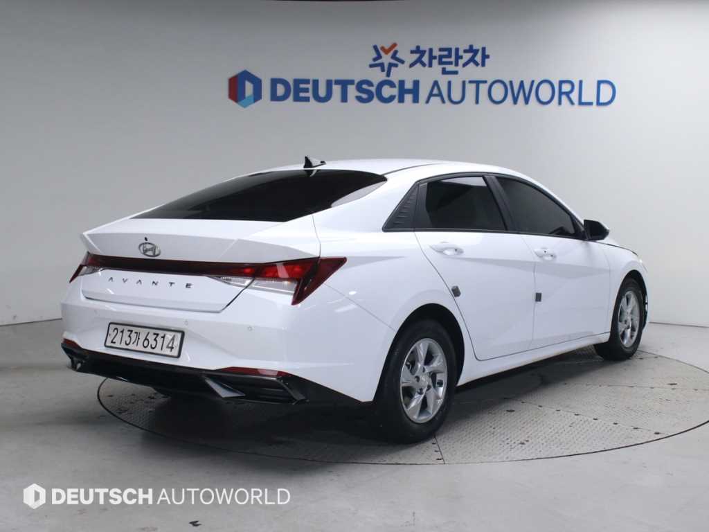 HYUNDAI Avante - Vista 2