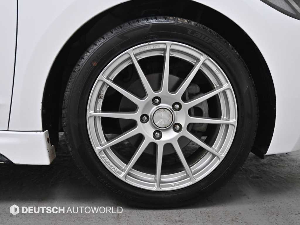 HYUNDAI Avante - Vista 5