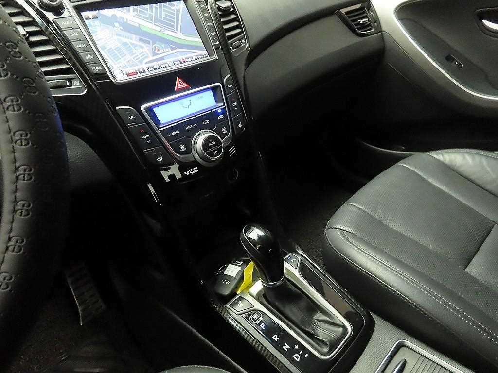 HYUNDAI i30 - Vista 10